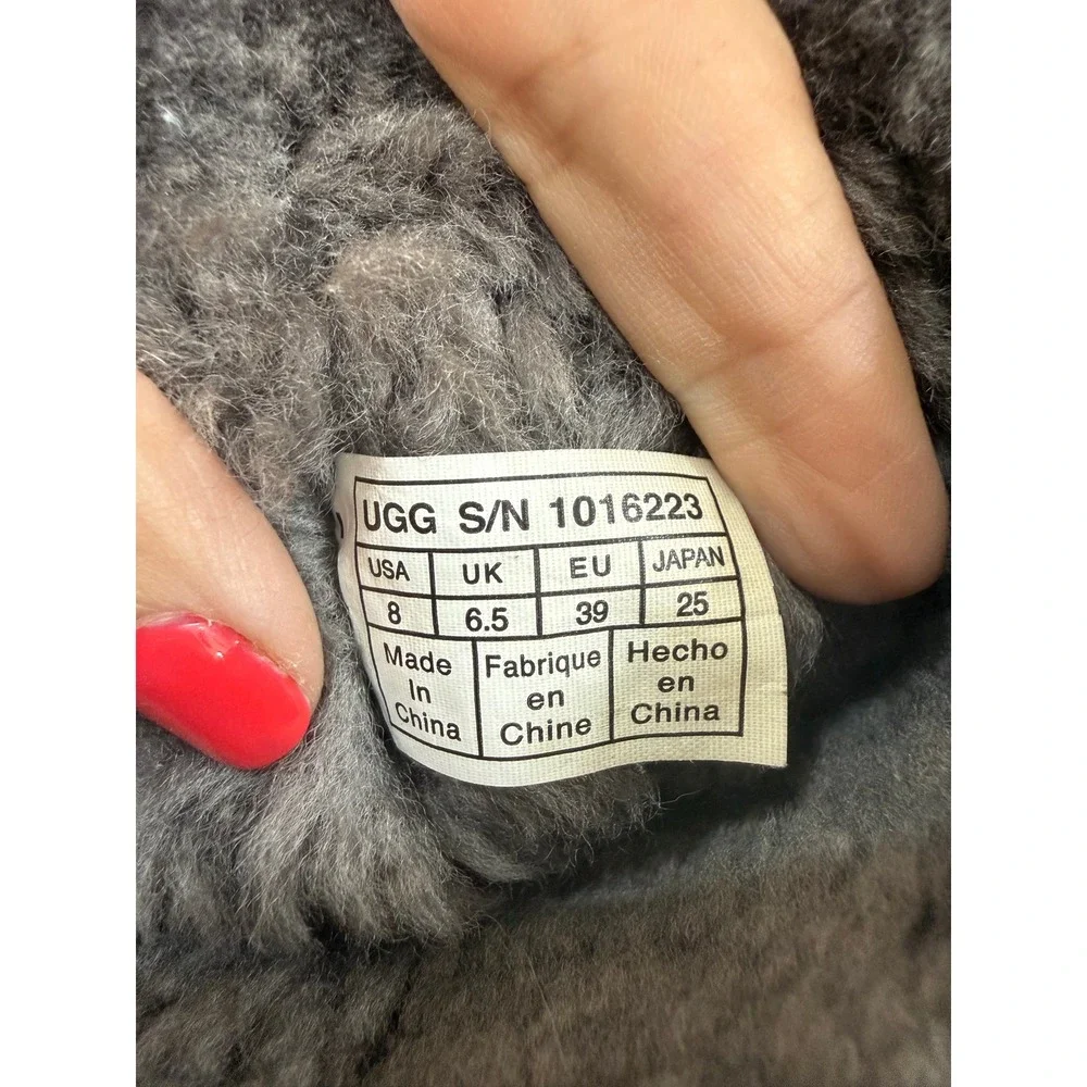 UGG classic mid